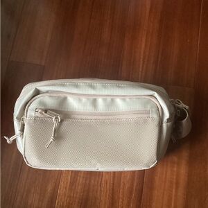 Women’s Fanny pack NWOT!!